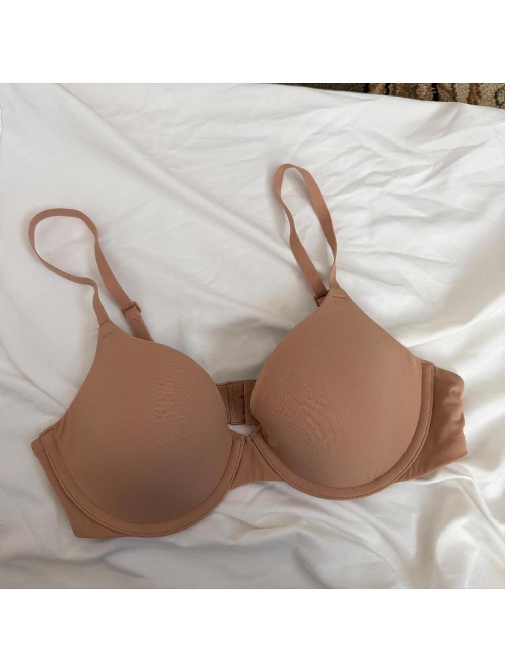 Skims fits everybody t shirt bra size 34B